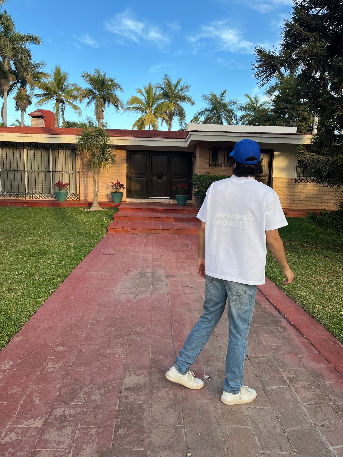 CLASSIC Tee